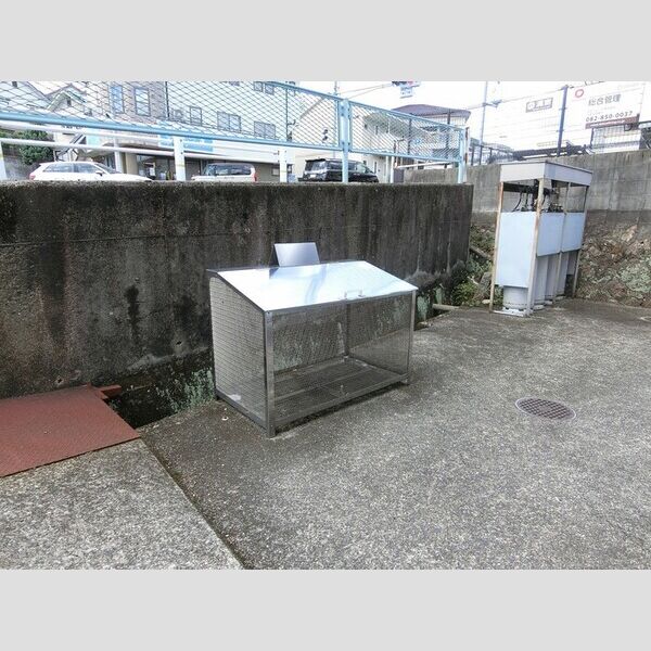 現地周辺 (ゴミBOX)
