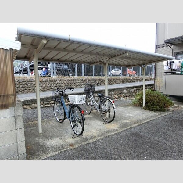 現地周辺 (駐輪場)