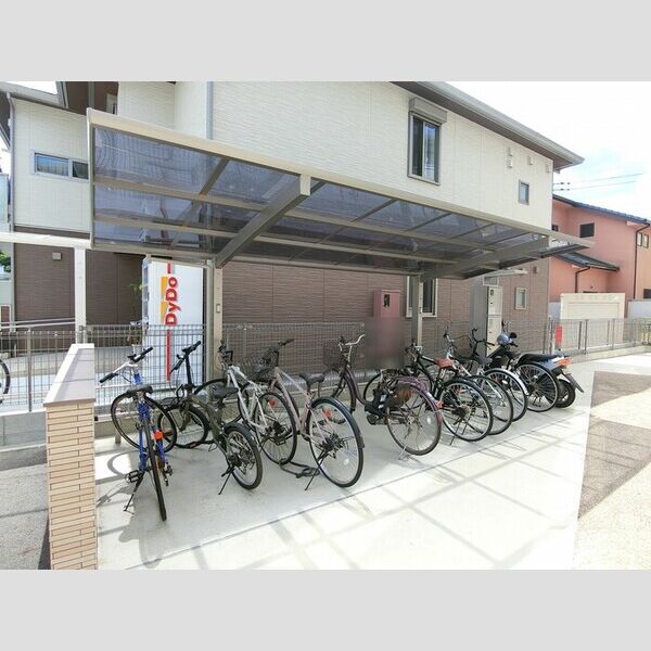 現地周辺 (駐輪場)