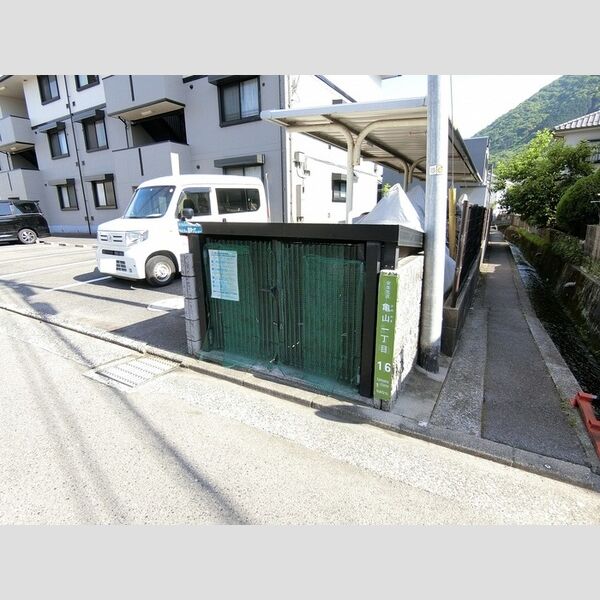 現地周辺 (ゴミBOX)