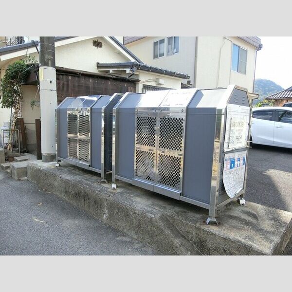 現地周辺 (ゴミBOX)