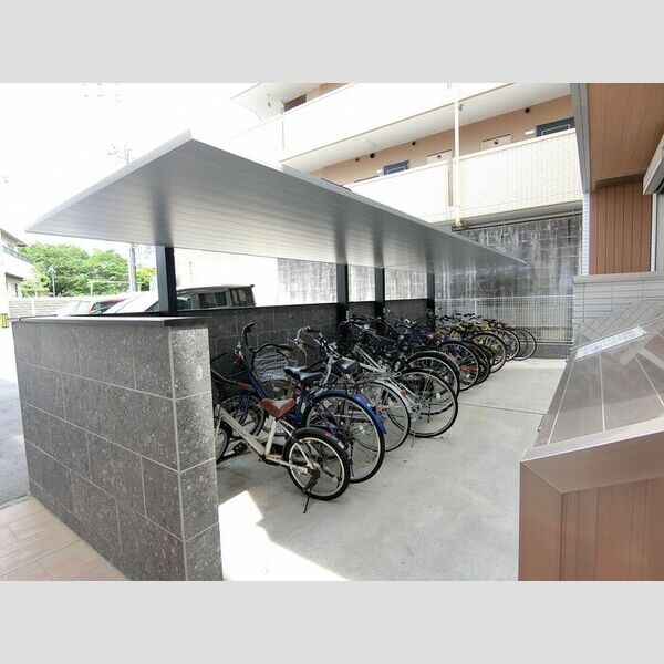 現地周辺 (駐輪場)