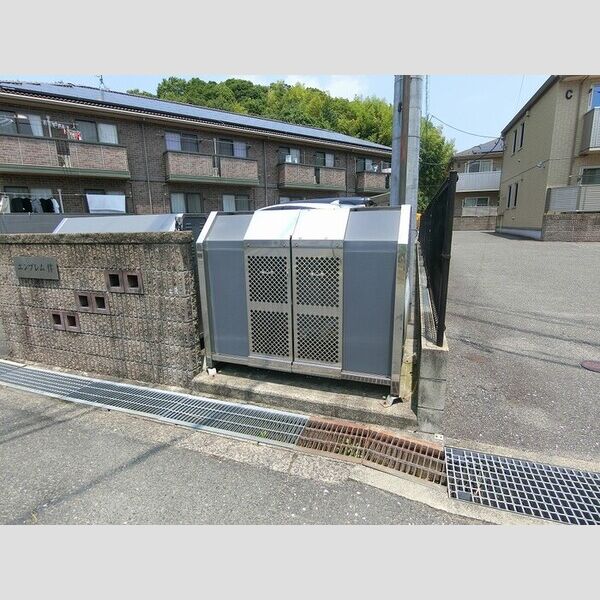 現地周辺 (ごみBOX)