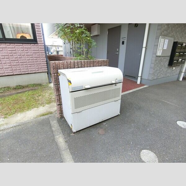 現地周辺 (ごみBOX)