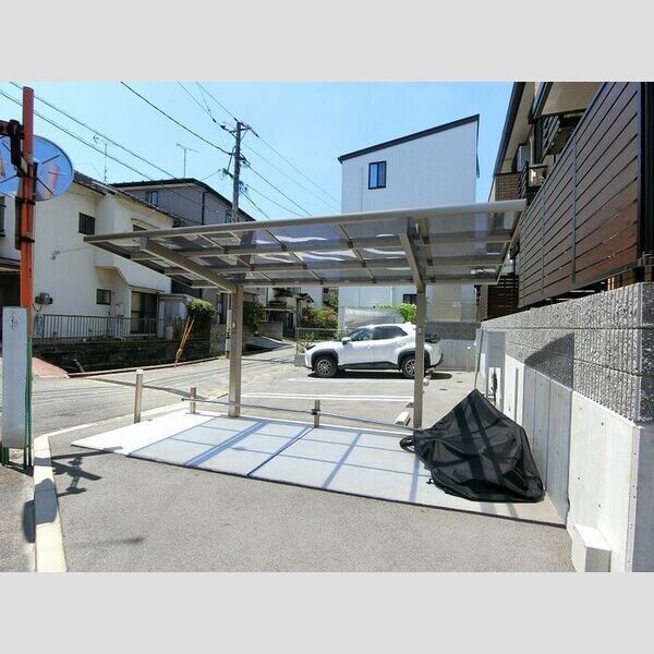 現地周辺 (駐輪場)