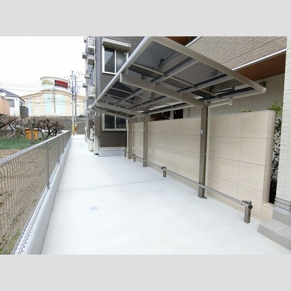 現地周辺 (駐輪場)