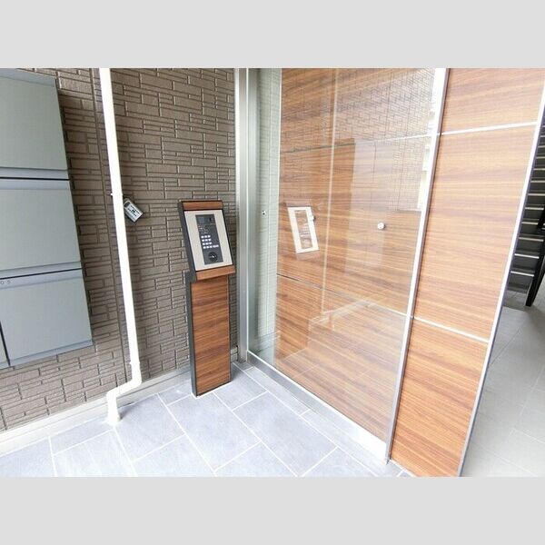 エントランス (エントランス)