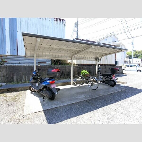 現地周辺 (駐輪場)