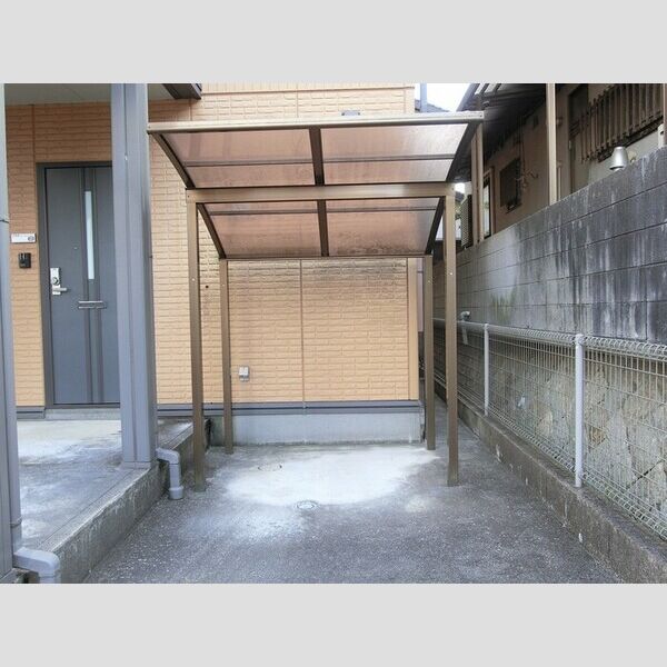 現地周辺 (駐輪場)