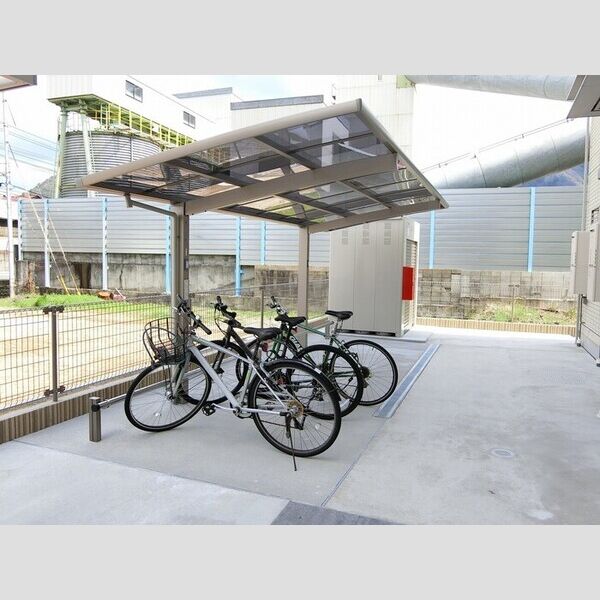 現地周辺 (駐輪場)