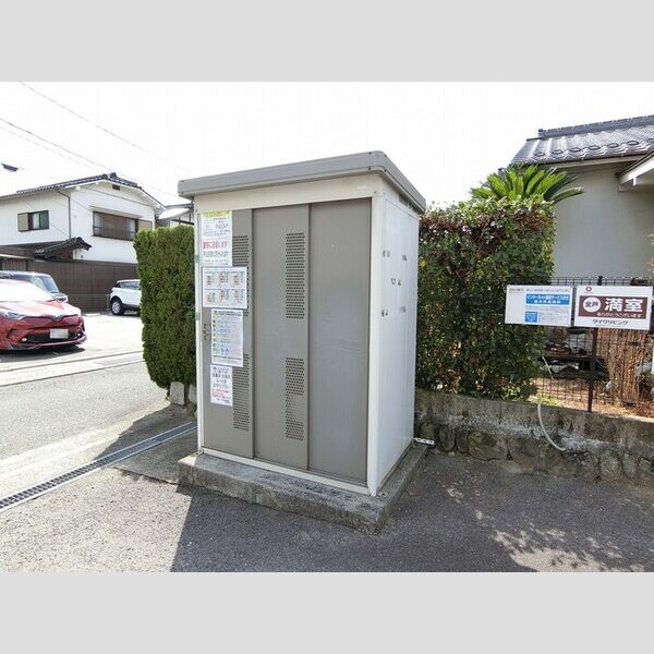 現地周辺 (ゴミBOX)