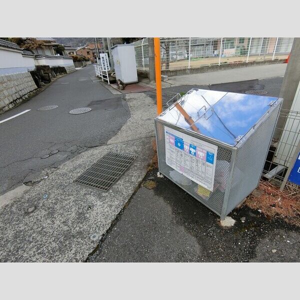 現地周辺 (ゴミBOX)