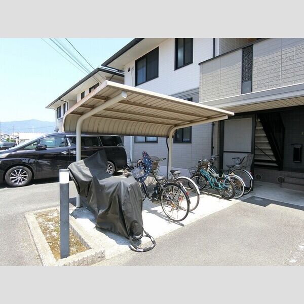 現地周辺 (駐輪場)