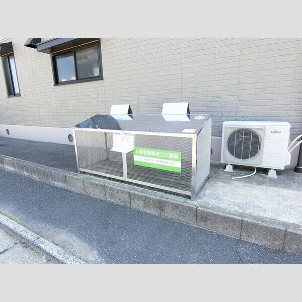 現地周辺 (ゴミBOX)