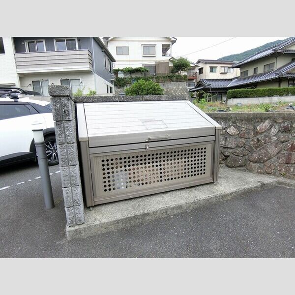 現地周辺 (ゴミBOX)