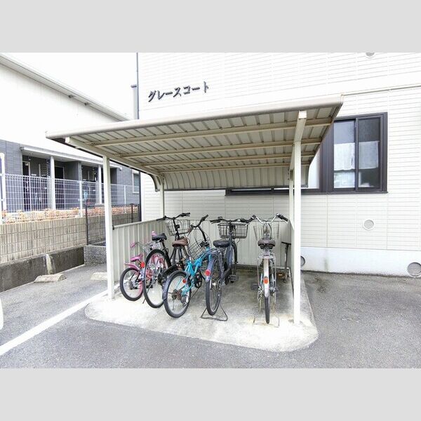 現地周辺 (駐輪場)