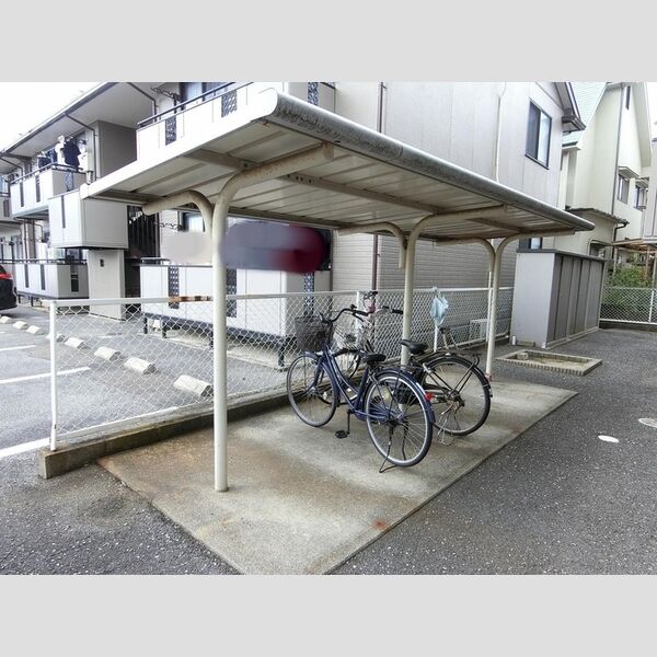 現地周辺 (駐輪場)