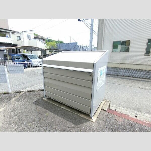 現地周辺 (ごみBOX)