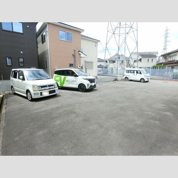 駐車場 (バルコニー側駐車場)