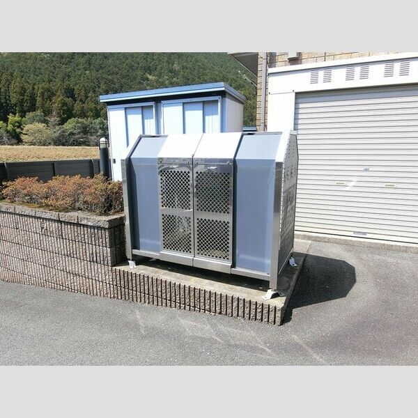 現地周辺 (ごみBOX)