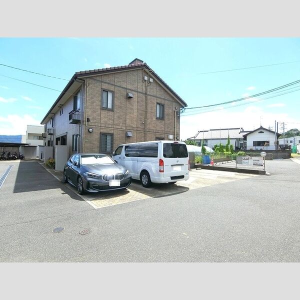 駐車場 (B棟側駐車場)