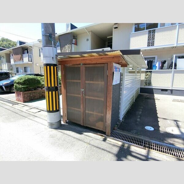 現地周辺 (ゴミBOX)