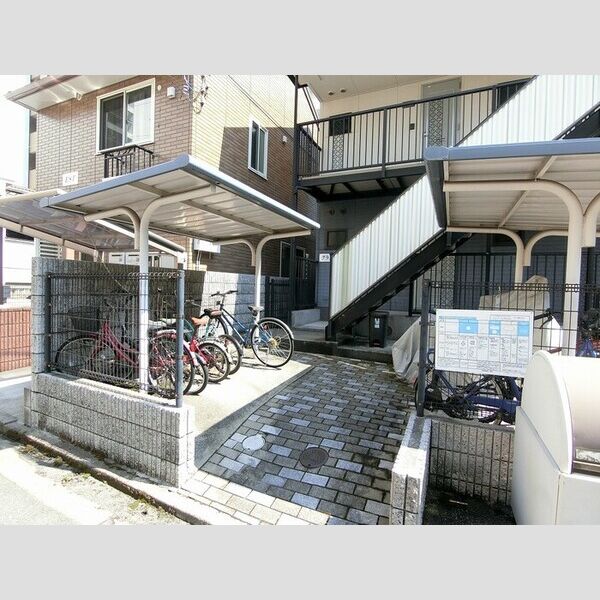 現地周辺 (駐輪場)