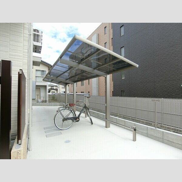 現地周辺 (駐輪場)