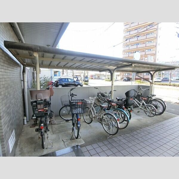 現地周辺 (駐輪場)