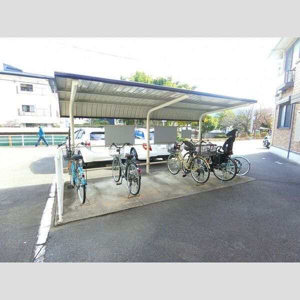 現地周辺 (駐輪場)