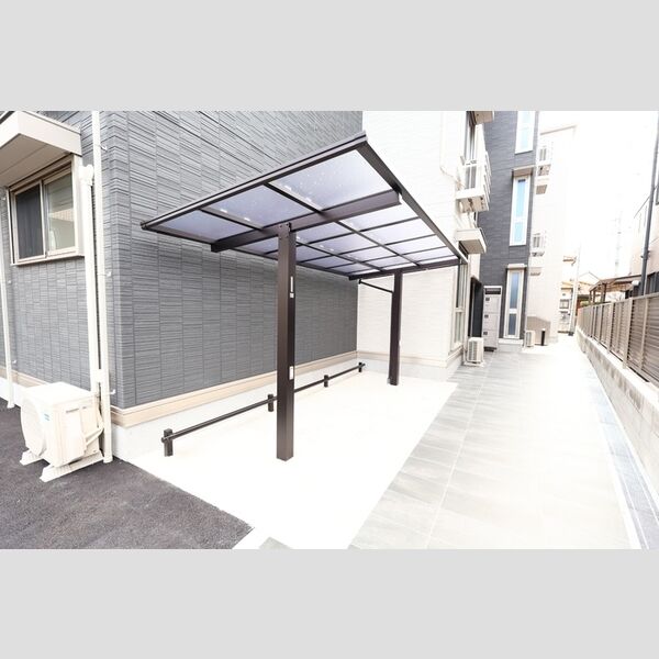 現地周辺 (駐輪場)