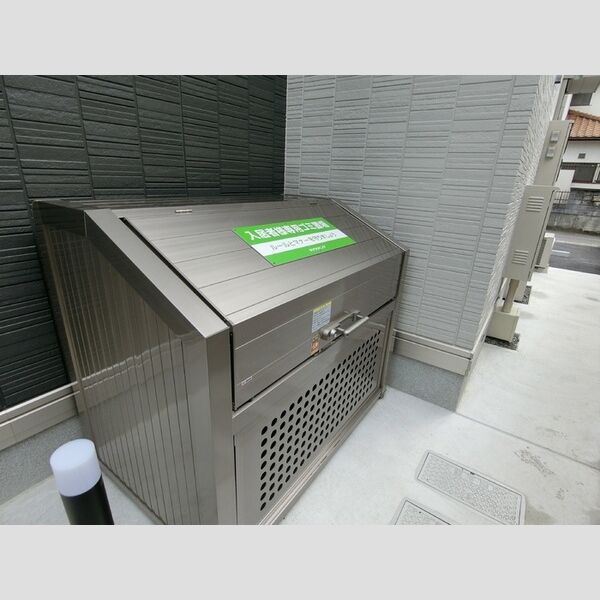 現地周辺 (ゴミ置き場)