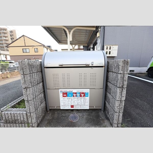 現地周辺 (ゴミ置き場)