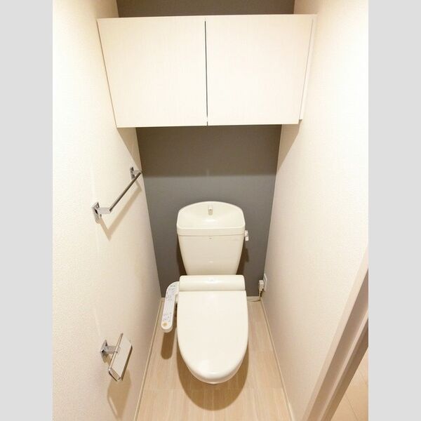 トイレ (トイレ)