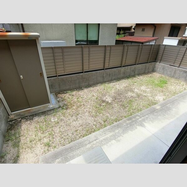 その他 (専用庭(物置付き))