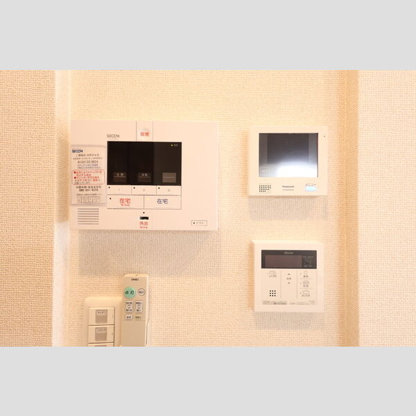 その他設備 (モニタ付インターホン・セコムのセキュリティシステム)