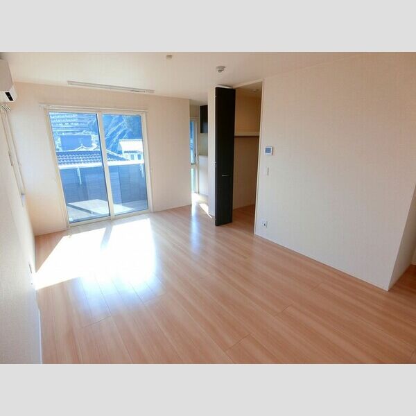 その他 (洋室14,6帖(エアコン・室内物干し付き))