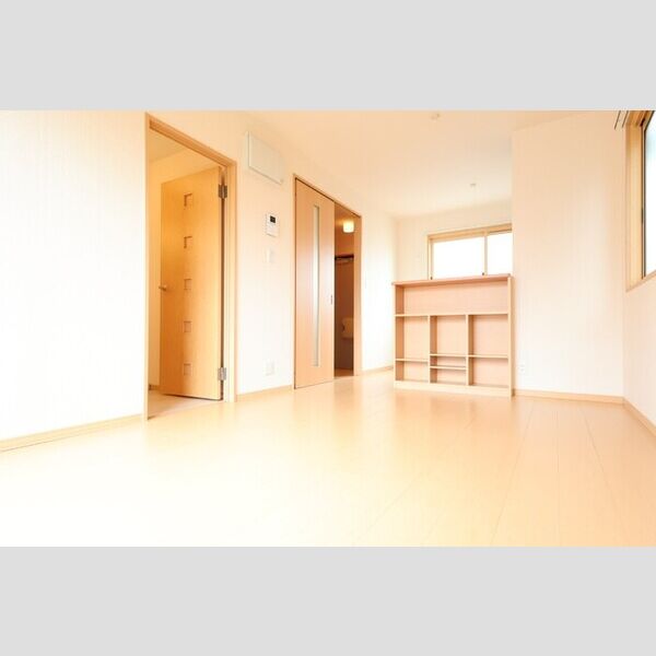 居室・リビング (LDK10.5帖(バルコニー側から))