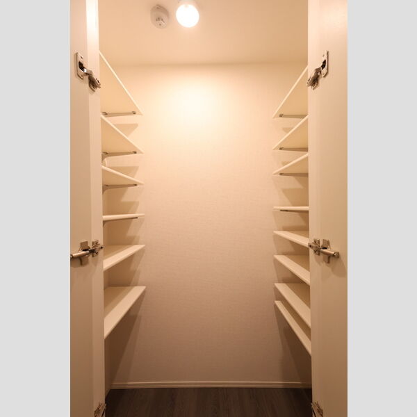 玄関 (シューズクローゼット)