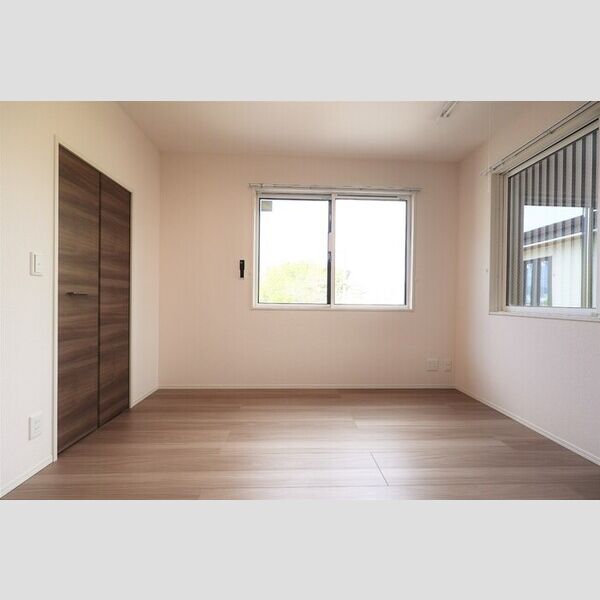 居室・リビング (洋室5.2帖(室内物干し付き))