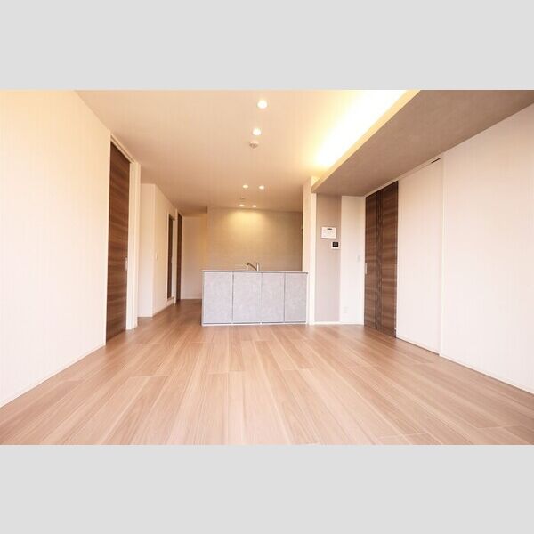 居室・リビング (LDK14.2帖(バルコニー側から))