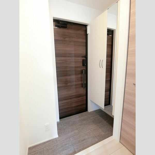 玄関 (玄関(室内側))