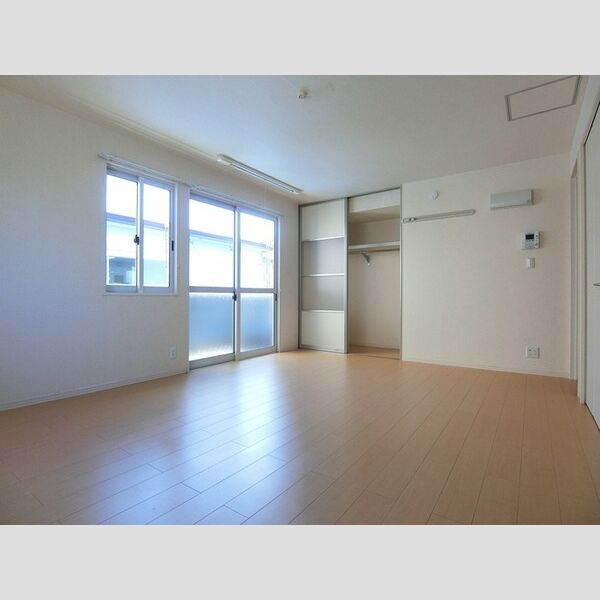 その他 (洋室12,3帖(エアコン・室内物干し付き))