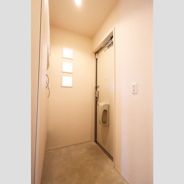 玄関 (玄関(室内側))