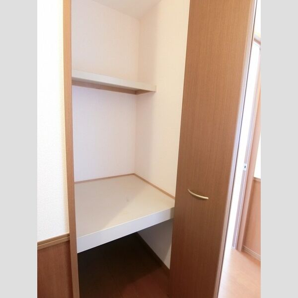 その他 (物入(玄関スペース))