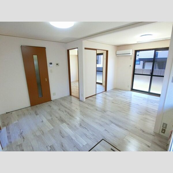 居室・リビング (LDK13,5帖(エアコン・室内物干し付き))