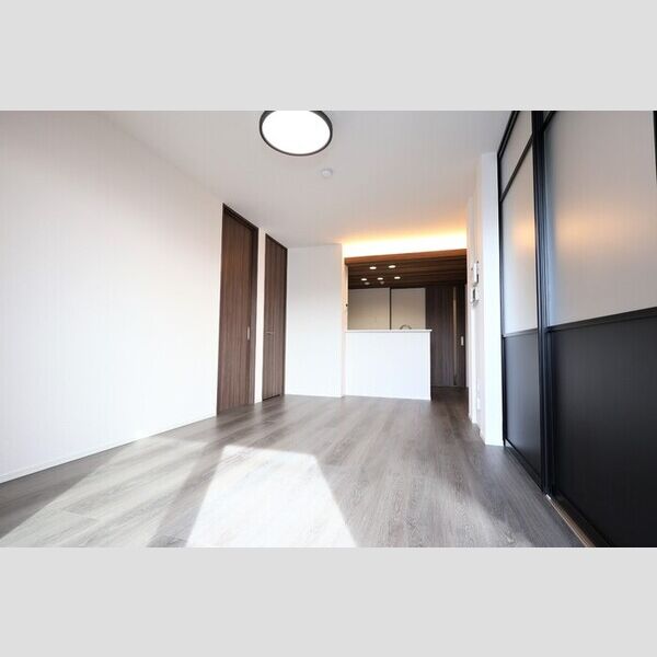 居室・リビング (LDK12.2帖(バルコニー側から))