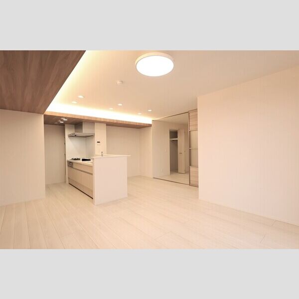 居室・リビング (LDK16.1帖(ベランダ側))