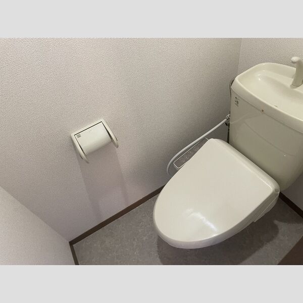 トイレ (トイレ)