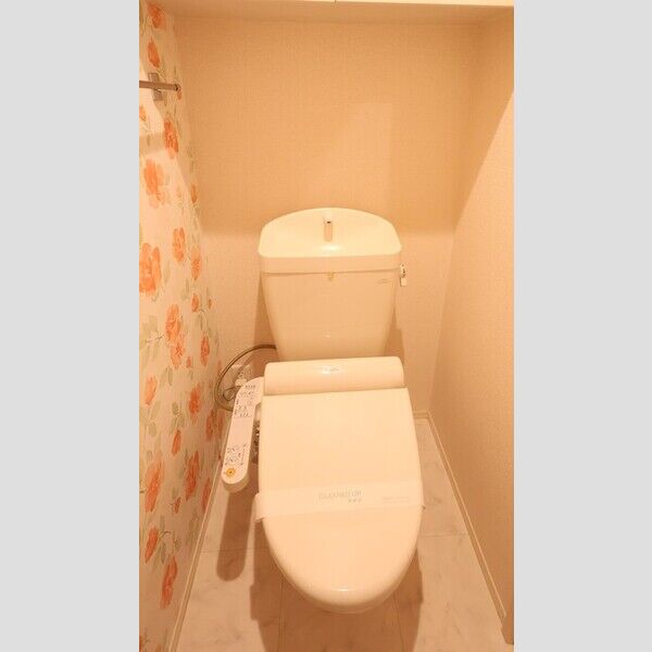 トイレ (温水洗浄暖房便座)